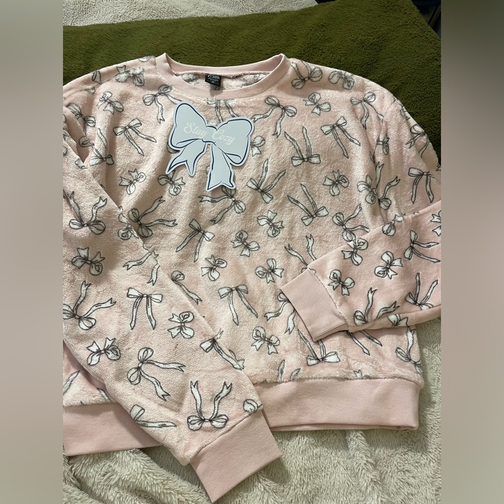 NWT Plush Crewneck Sweater Patterned with Bows